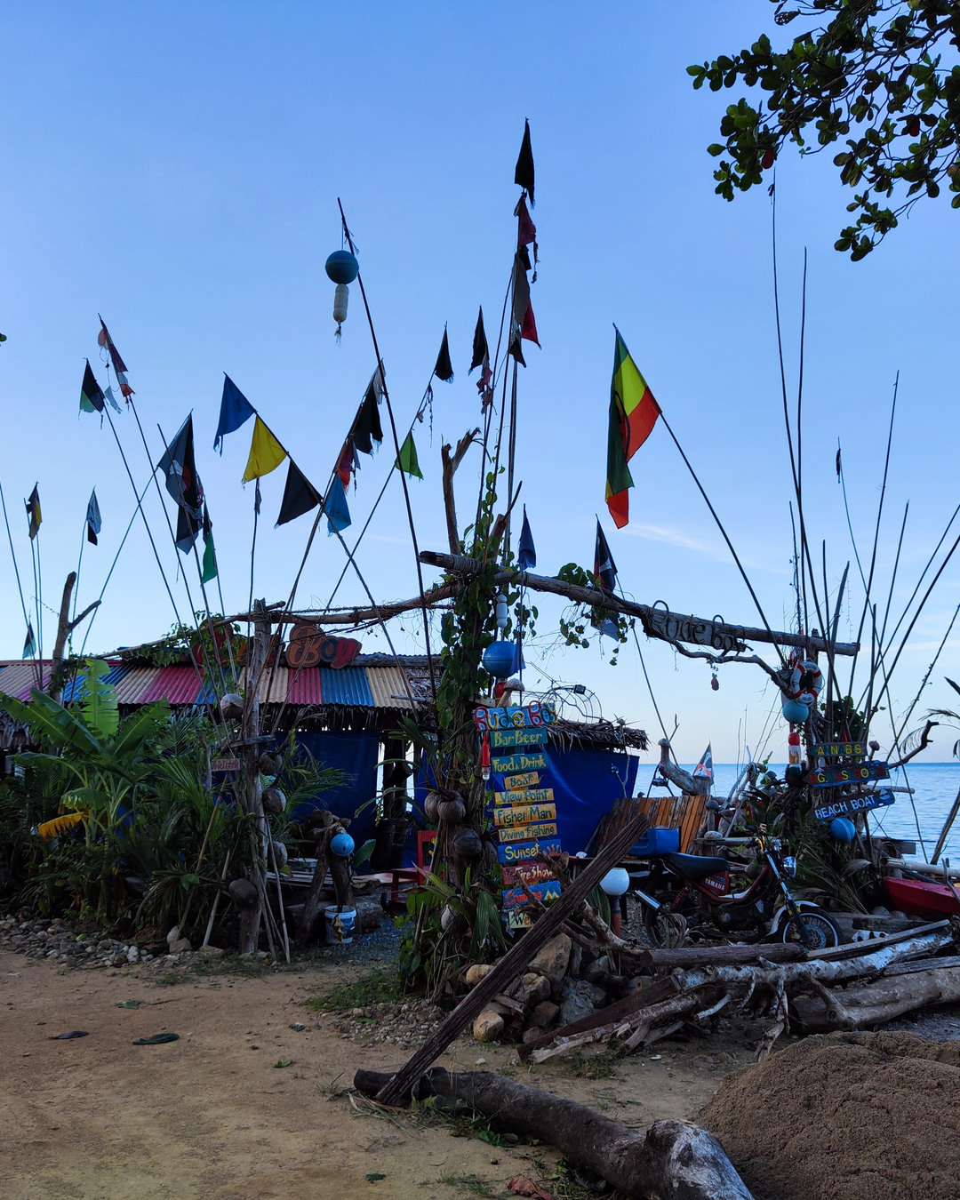 lonely beach, bar de pirate- koh Chang